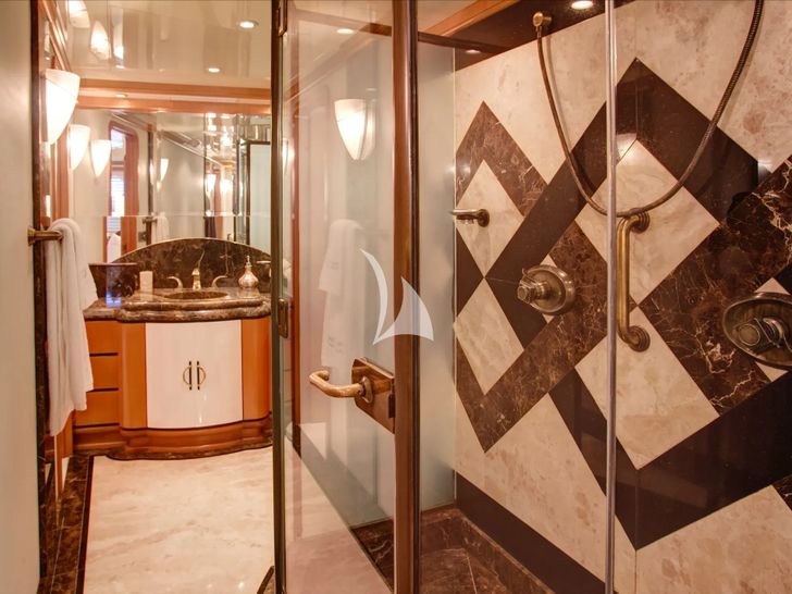 XOXO Intermarine 118 - master cabin shower XOXO Intermarine 118 - master cabin shower