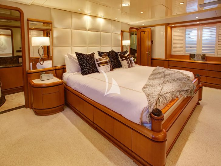 XOXO Intermarine 118 - master cabin XOXO Intermarine 118 - master cabin