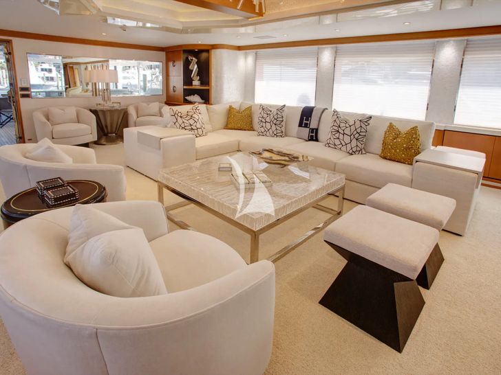 XOXO Intermarine 118 - saloon seating XOXO Intermarine 118 - saloon seating