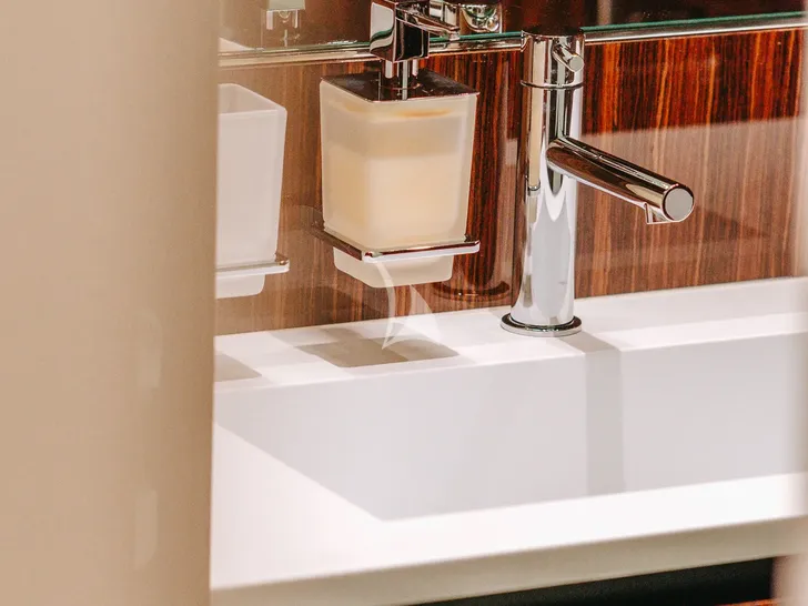 X SEVEN Riva Diva 82 - cabin bathroom X SEVEN Riva Diva 82 - cabin bathroom