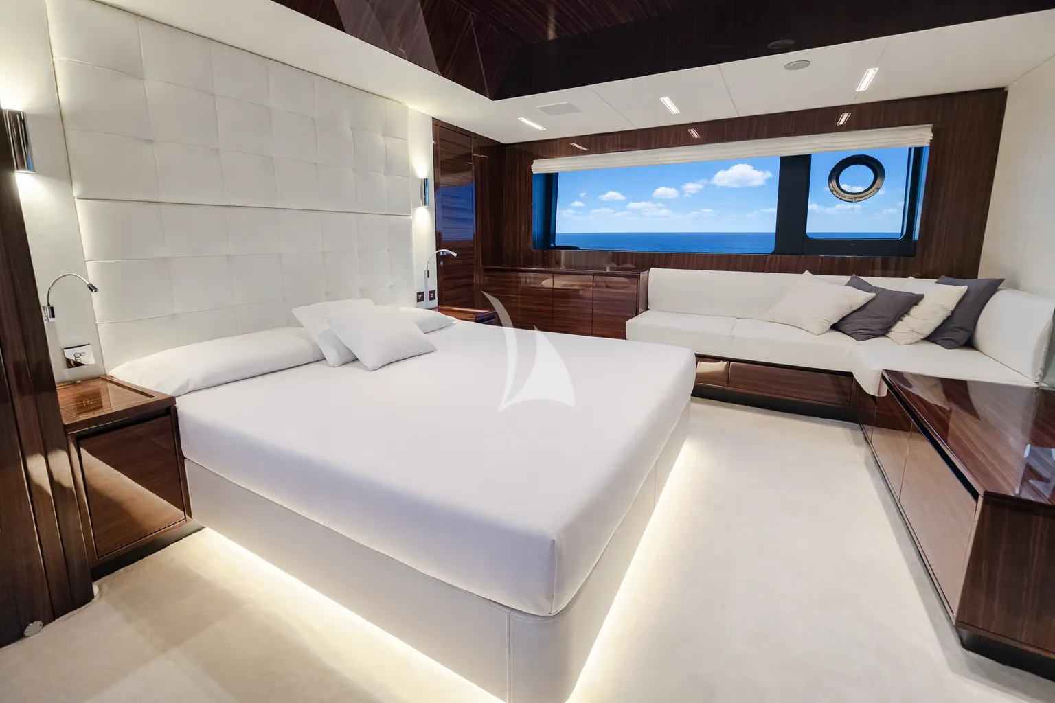 X SEVEN Riva Diva 82 - master cabin