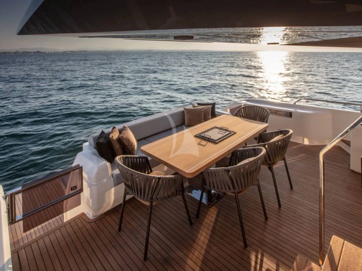 YAMAS Ferretti 670 - aft deck YAMAS Ferretti 670 - aft deck