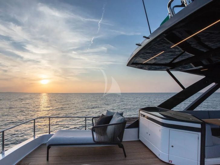 YAMAS Ferretti 670 - flybridge aft YAMAS Ferretti 670 - flybridge aft