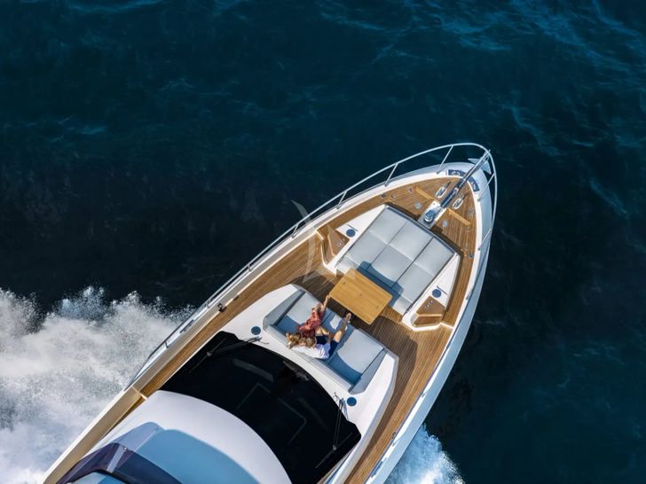 YAMAS Ferretti 670 - foredeck shot YAMAS Ferretti 670 - foredeck shot