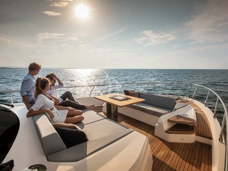 YAMAS Ferretti 670 - foredeck YAMAS Ferretti 670 - foredeck