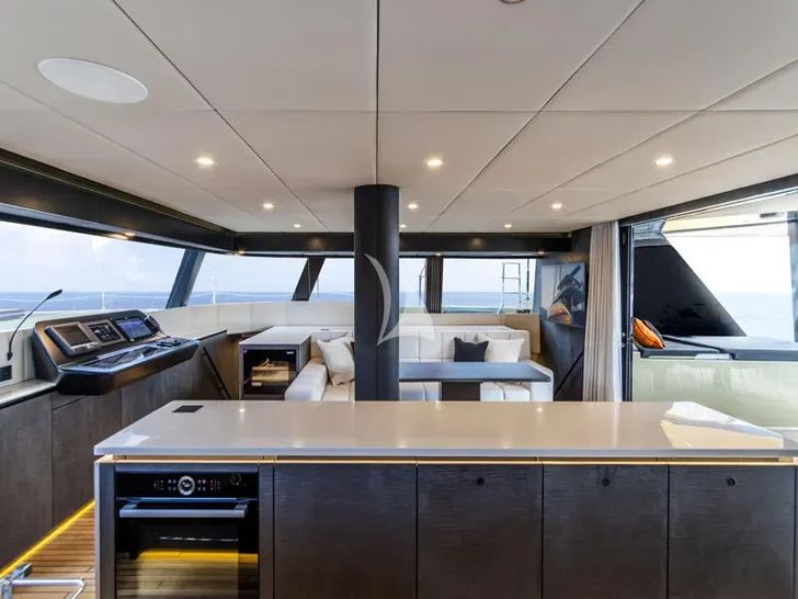 YGO. Sunreef 60 - saloon seating and navigation pane YGO. Sunreef 60 - saloon seating and navigation pane