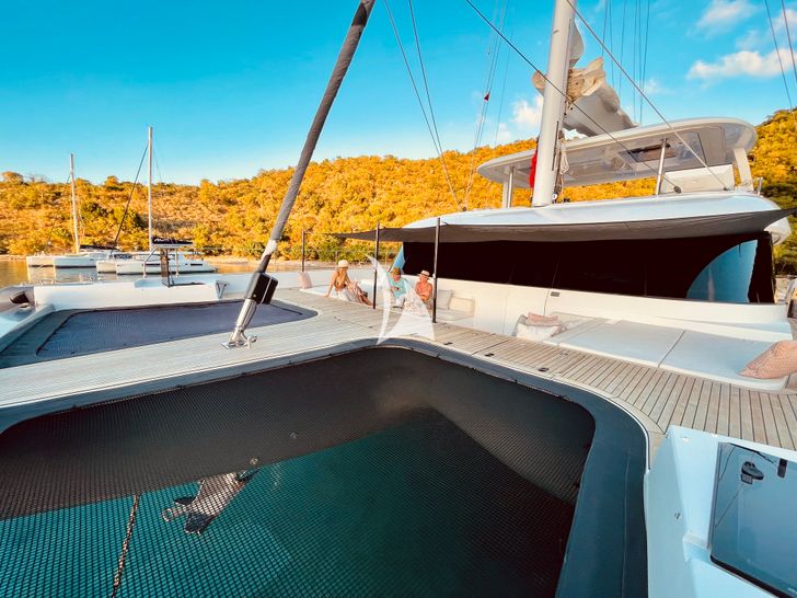 YOLO Sunreef 70 - foredeck trampolines YOLO Sunreef 70 - foredeck trampolines