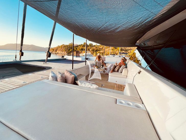 YOLO Sunreef 70 - foredeck YOLO Sunreef 70 - foredeck