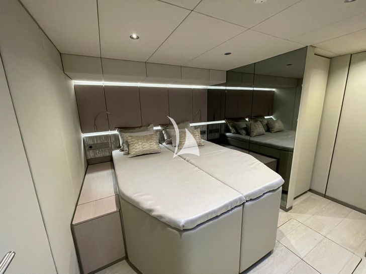 YOLO Sunreef 70 - twin cabin YOLO Sunreef 70 - twin cabin