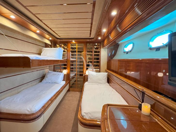YOLO TOO Ferretti Custom Line 94 - twin cabin with Pullman YOLO TOO Ferretti Custom Line 94 - twin cabin with Pullman
