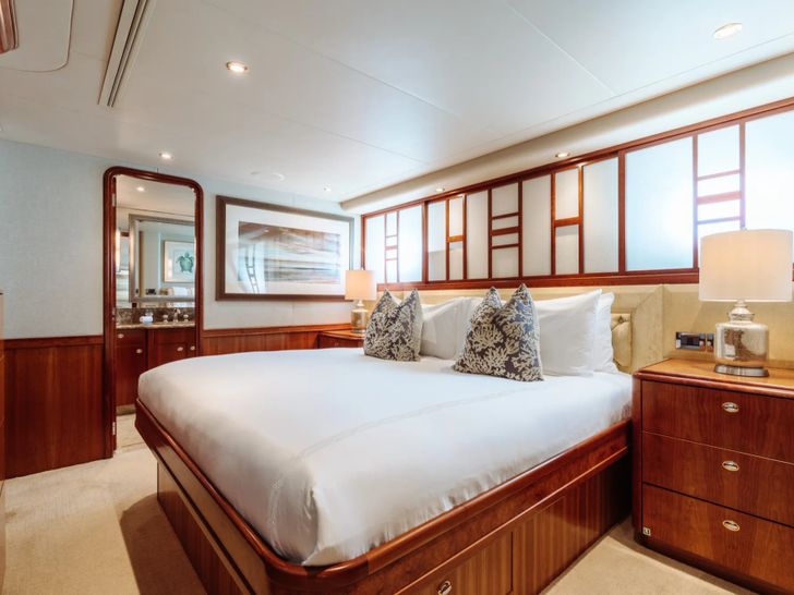 YOLO Westport 130 - VIP cabin 2 YOLO Westport 130 - VIP cabin 2