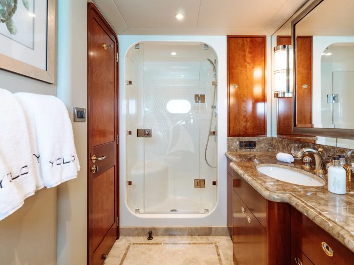 YOLO Westport 130 - VIP cabin bathroom YOLO Westport 130 - VIP cabin bathroom