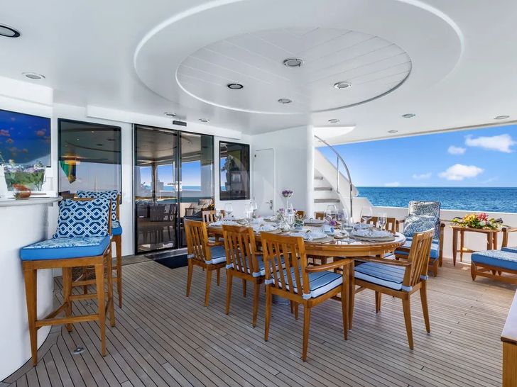 YOLO Westport 130 - aft deck dining and bar area YOLO Westport 130 - aft deck dining and bar area