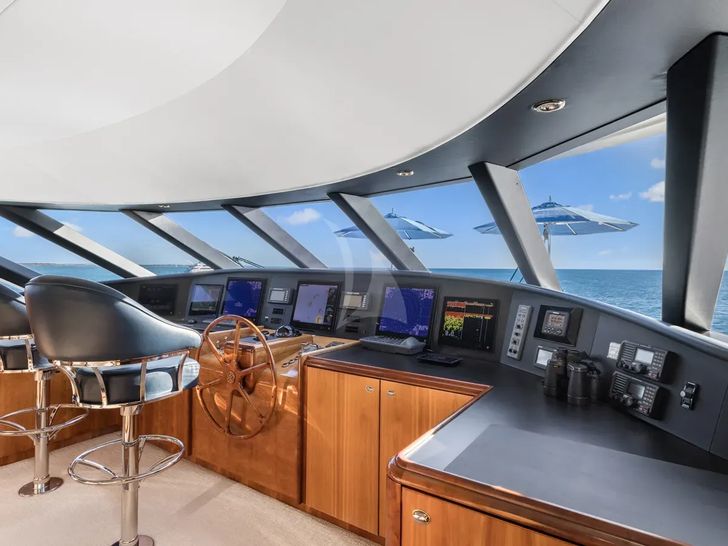 YOLO Westport 130 - cockpit YOLO Westport 130 - cockpit