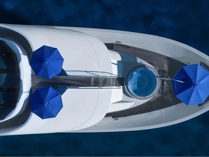 YOLO Westport 130 - foredeck top aerial shot YOLO Westport 130 - foredeck top aerial shot