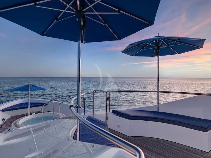 YOLO Westport 130 - foredeck YOLO Westport 130 - foredeck