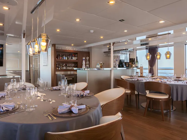 YOLO Odisej 48m - indoor bar and dining area YOLO Odisej 48m - indoor bar and dining area