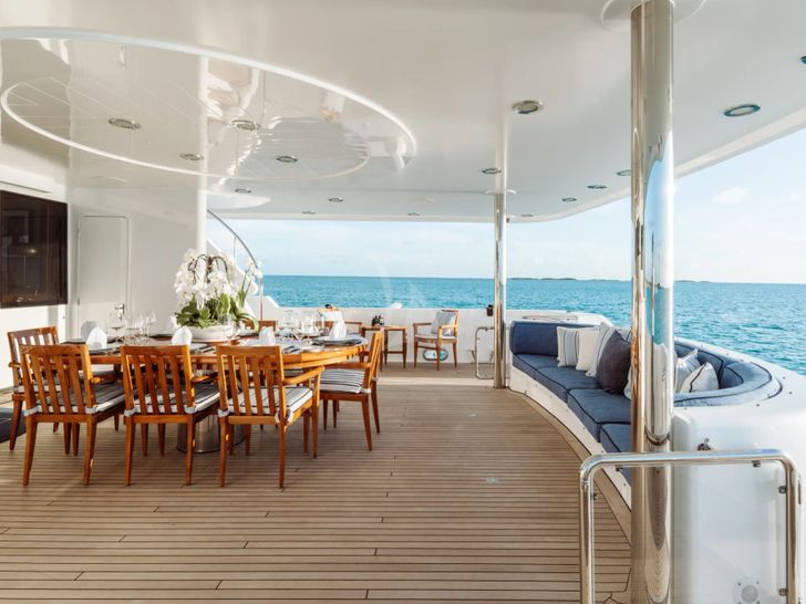YOLO Westport 130 - main aft deck alfresco dining area YOLO Westport 130 - main aft deck alfresco dining area