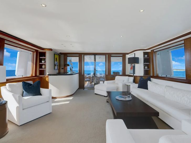 YOLO Westport 130 - saloon seating YOLO Westport 130 - saloon seating