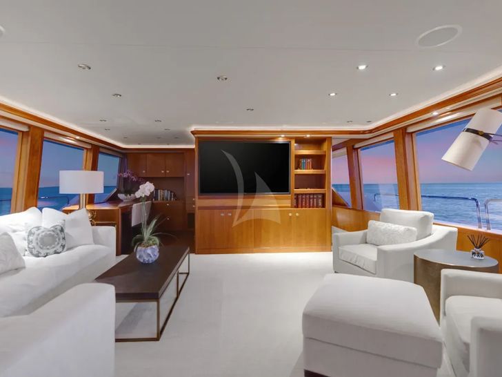 YOLO Westport 130 - sky lounge YOLO Westport 130 - sky lounge