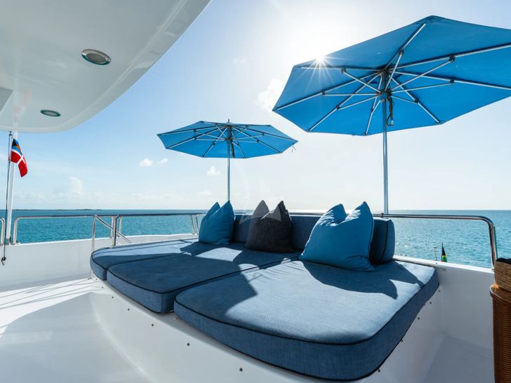 YOLO Westport 130 - sundeck sunbathing area YOLO Westport 130 - sundeck sunbathing area
