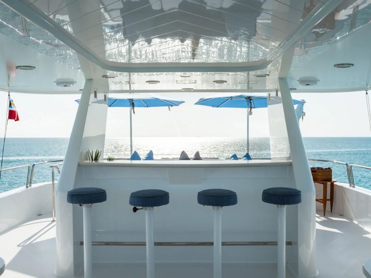 YOLO Westport 130 - sundeck bar YOLO Westport 130 - sundeck bar