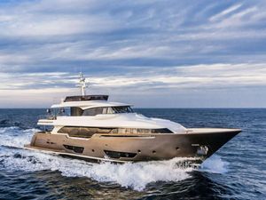 YVONNE - Ferretti Custom Line Navetta 28 - 5 Cabins - Monaco - Antibes - Cannes - St Tropez YVONNE - Ferretti Custom Line Navetta 28 - 5 Cabins - Monaco - Antibes - Cannes - St Tropez