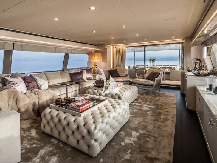 YVONNE Ferretti Custom Line Navetta 28 - saloon seating YVONNE Ferretti Custom Line Navetta 28 - saloon seating