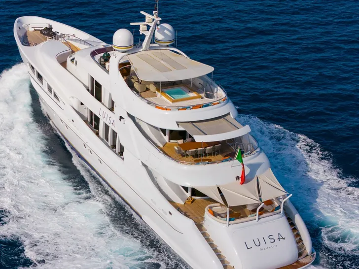 LUISA Heesen 4700 - aft shot cruising LUISA Heesen 4700 - aft shot cruising