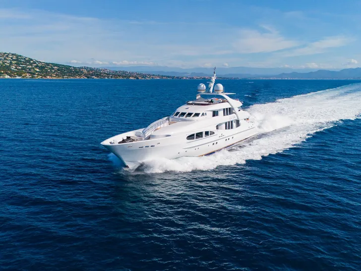LUISA Heesen 4700 - cruising LUISA Heesen 4700 - cruising