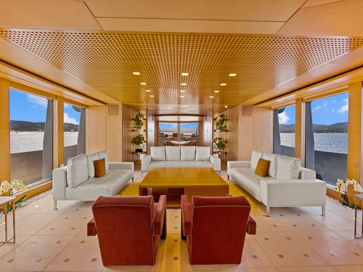 LUISA Heesen 4700 - main saloon LUISA Heesen 4700 - main saloon