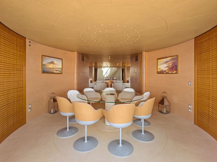 LUISA Heesen 4700 - main dining area LUISA Heesen 4700 - main dining area
