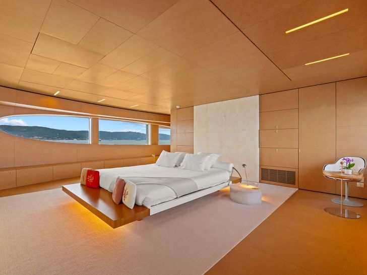 LUISA Heesen 4700 - master cabin LUISA Heesen 4700 - master cabin