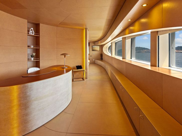 LUISA Heesen 4700 - master cabin reception LUISA Heesen 4700 - master cabin reception