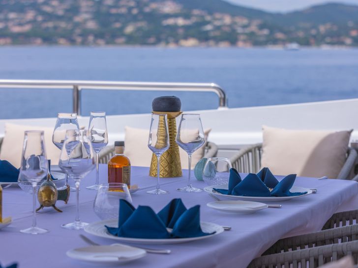 LUISA Heesen 4700 - alfresco dining set up LUISA Heesen 4700 - alfresco dining set up