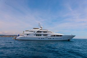 LUISA - Heesen 4700 - 5 Cabins - Cannes - St Tropez - Nice - Antibes - French Riviera - Monaco LUISA - Heesen 4700 - 5 Cabins - Cannes - St Tropez - Nice - Antibes - French Riviera - Monaco