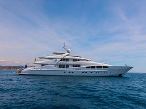 LUISA - Heesen 4700 - 5 Cabins - Cannes - St Tropez - Nice - Antibes - French Riviera - Monaco LUISA - Heesen 4700 - 5 Cabins - Cannes - St Tropez - Nice - Antibes - French Riviera - Monaco