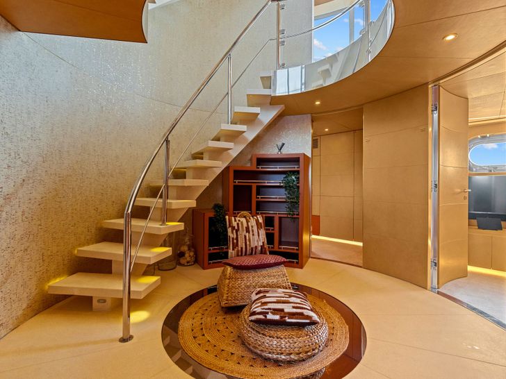 LUISA Heesen 4700 - foyer LUISA Heesen 4700 - foyer