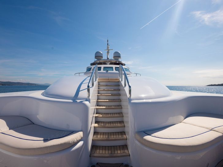 LUISA Heesen 4700 - foredeck sun beds LUISA Heesen 4700 - foredeck sun beds