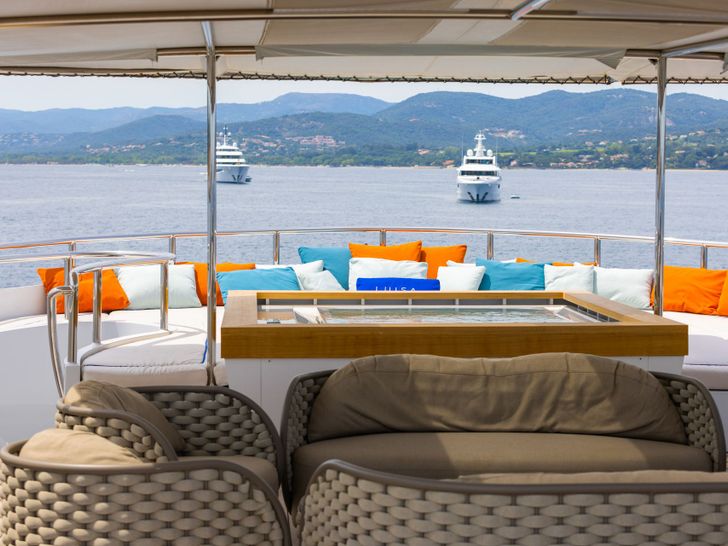 LUISA Heesen 4700 - alfresco lounge with pool LUISA Heesen 4700 - alfresco lounge with pool