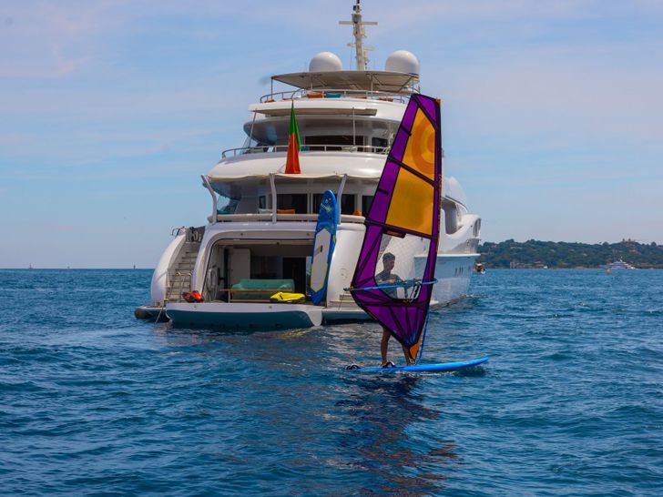 LUISA Heesen 4700 - aft shot with kite surf LUISA Heesen 4700 - aft shot with kite surf