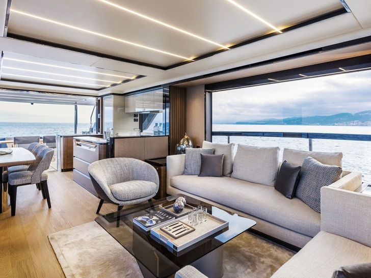 LEGEND II Absolute Navetta 68 - saloon LEGEND II Absolute Navetta 68 - saloon