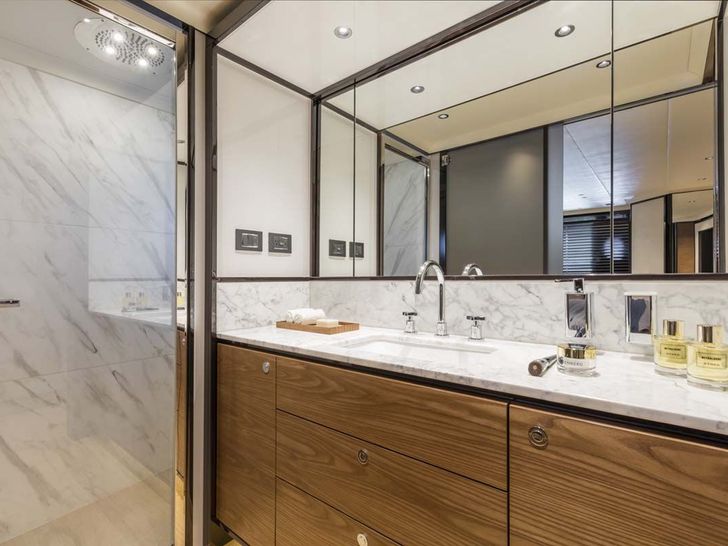 LEGEND II Absolute Navetta 68 - VIP cabin 1 bathroom LEGEND II Absolute Navetta 68 - VIP cabin 1 bathroom