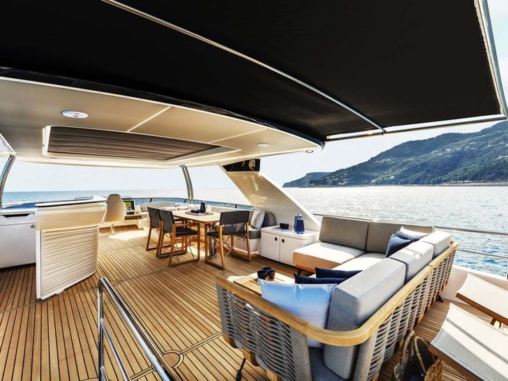 LEGEND II Absolute Navetta 68 - flybridge seating and dining area LEGEND II Absolute Navetta 68 - flybridge seating and dining area