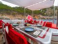 LA DIGUE Mangusta 92 - alfresco dining set up LA DIGUE Mangusta 92 - alfresco dining set up