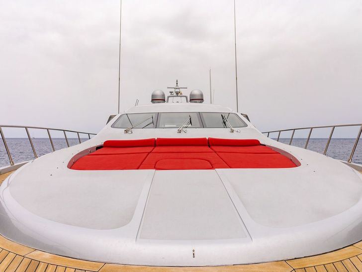 LA DIGUE Mangusta 92 - foredeck LA DIGUE Mangusta 92 - foredeck