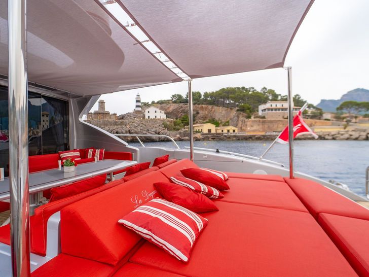 LA DIGUE Mangusta 92 - aft deck sun beds LA DIGUE Mangusta 92 - aft deck sun beds