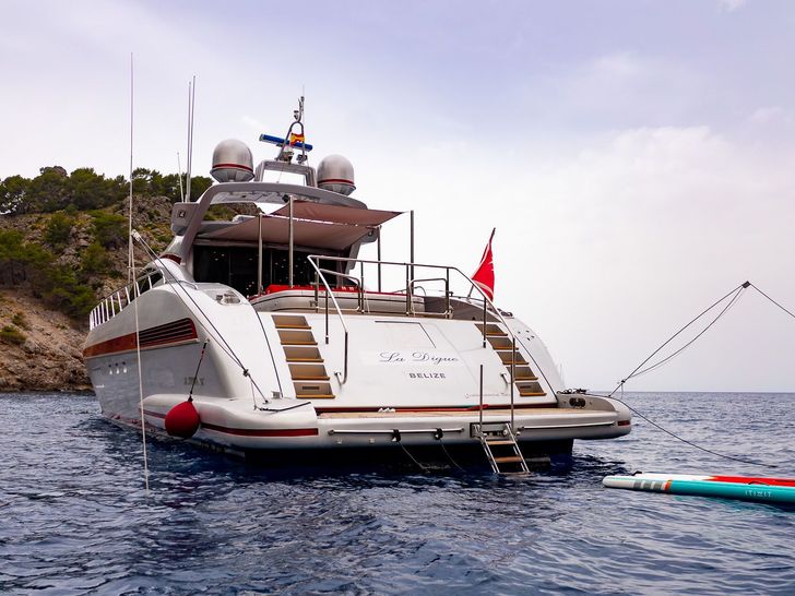 LA DIGUE Mangusta 92 - aft view LA DIGUE Mangusta 92 - aft view