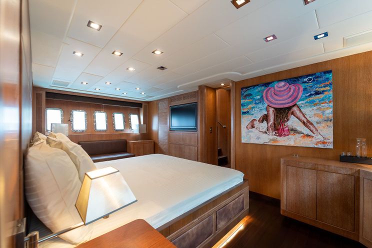 Charter Yacht LA DIGUE - Mangusta 92 - 4 Cabins - Cannes - Nice - St Tropez - Antibes - French Riviera