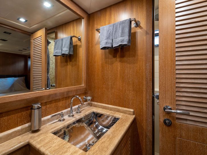 LA DIGUE Mangusta 92 - VIP cabin 2 bathroom LA DIGUE Mangusta 92 - VIP cabin 2 bathroom